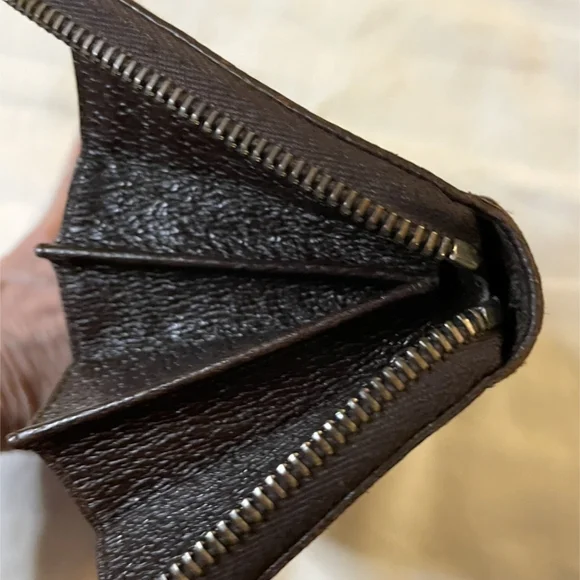 Gucci Brown Monogram Wallet - Picture 8 of 10